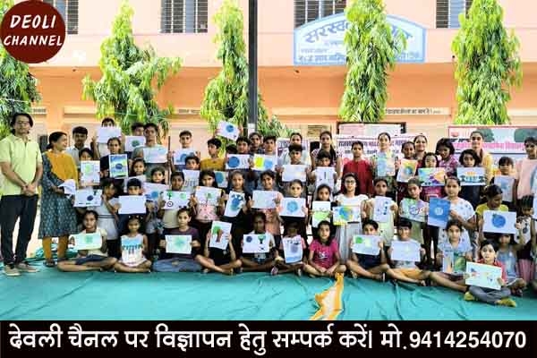 कौशल विकास एवं अभिरुचि शिविर : प्लास्टिक हटाओ पर्यावरण बचाओ विषय पर बच्चों ने बनाई पेंटिंग 