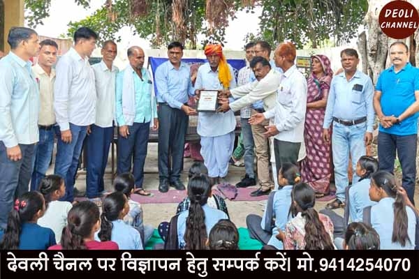 शिक्षक की पुण्य तिथि पर परिवारजनों ने विद्यालय में भेंट किया वाटर कूलर शिक्षक की पुण्य तिथि पर परिवारजनों ने विद्यालय में भेंट किया वाटर कूलर