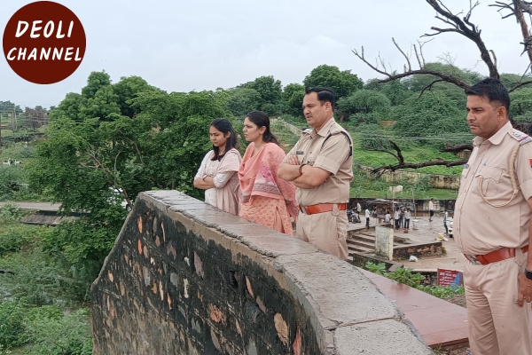 उपखण्ड अधिकारी ने मोती सागर बांध एवं नगरफोर्ट बंधे का निरीक्षण किया, आमजन को पानी के बहाव क्षेत्र