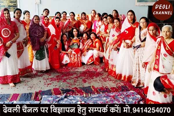 श्री नामदेव महिला मण्डल ने फागोत्सव मनाया, फूलों से होली खेल कर कृष्ण भजनों पर किया नृत्य 