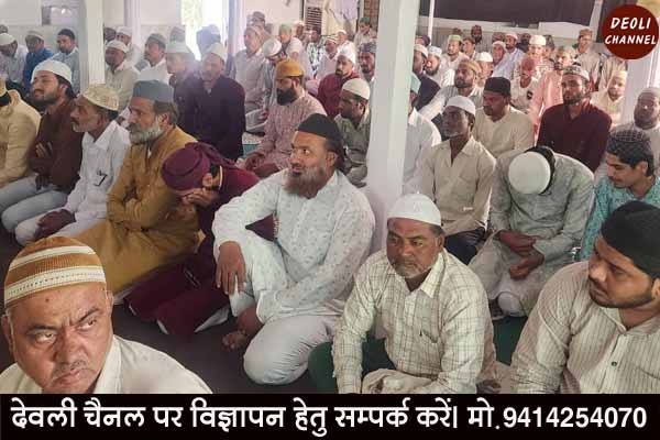 मुकद्दस माहे रमजान के आखिरी जुम्मे की नमाज में खुदा की बारगाह में झुके सैकड़ों शीश