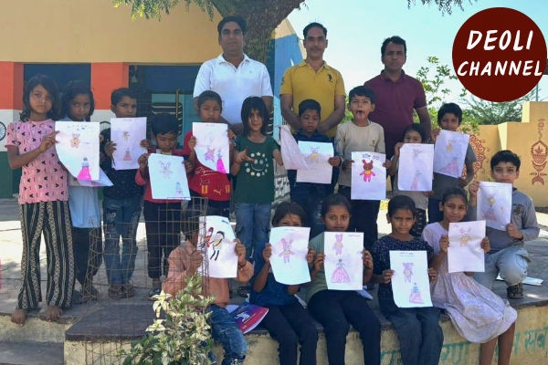 स्काउट गाइड कौशल विकास शिविर, मेहंदी और चित्रकला के कौशल अर्जित कर रहे हैं विद्यार्थी