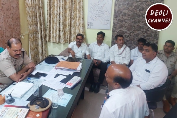 वकील के साथ पुलिसकर्मियों द्वारा मारपीट मामले में दर्ज हुई एफआईआर, वकीलों ने समाप्त किया धरना प्�