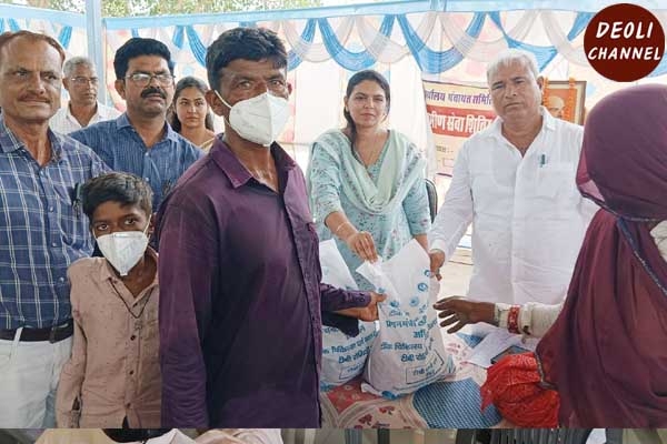 ग्रामीण सेवा शिविर में विधायक ने बांटे नि-क्षय पोषण किट 