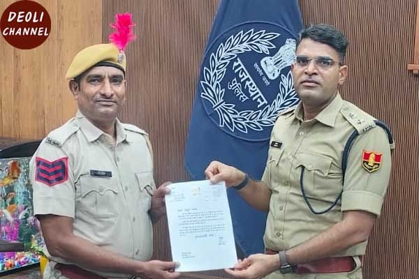 गहने एवं नगदी से भरा सूटकेस असली मालिक तक पहुंचाने में अहम भूमिका निभाने वाले हेड कांस्टेबल को एस