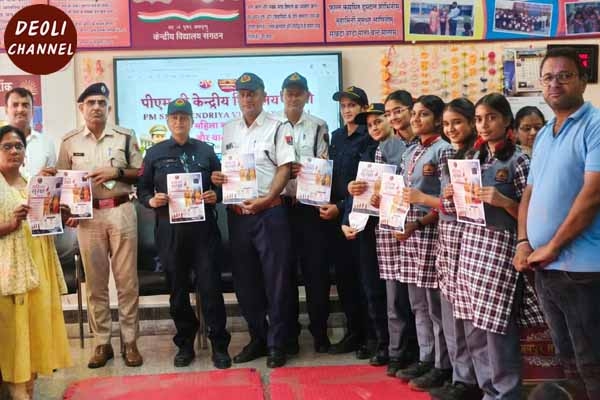 विद्यार्थियों को महिला एवं यातायात सुरक्षा तथा साइबर अपराध को लेकर किया जागरूक
