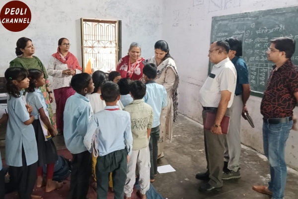 एसडीएम ने विद्यालय का निरीक्षण कर खेल मैदान एवं कक्षा कक्ष में सफाई रखने के निर्देश दिए