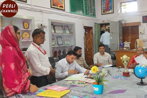 शिक्षा अधिकारी ने विद्यालय की गतिविधियों का निरीक्षण कर दिए आवश्यक निर्देश  