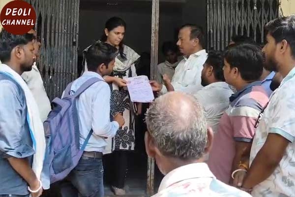 प्रसूता की मौत मामले में माली समाज ने की कार्यवाही की मांग, सीएम के नाम एसडीएम को सौंपा ज्ञापन