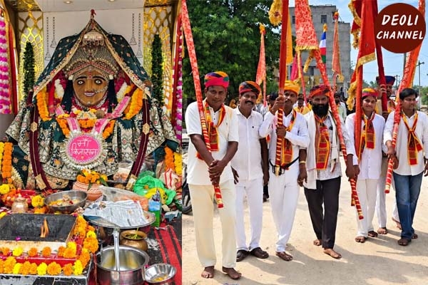 माता रानी के जयकारों से गूंज उठा शहर, भक्तों ने किया पैदल यात्रियों का पुष्प वर्षा से स्वागत