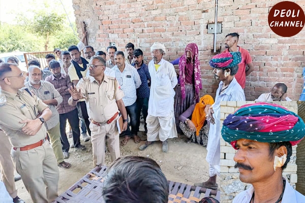 घर में सो रहे व्यक्ति के कान से सोने की झेला-मुर्कियां तोड़कर भागे लुटेरे