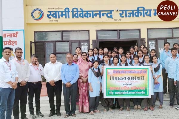 ट्विनिंग स्कूल विजिट दल ने मॉडल स्कूल का अवलोकन किया                                                                           